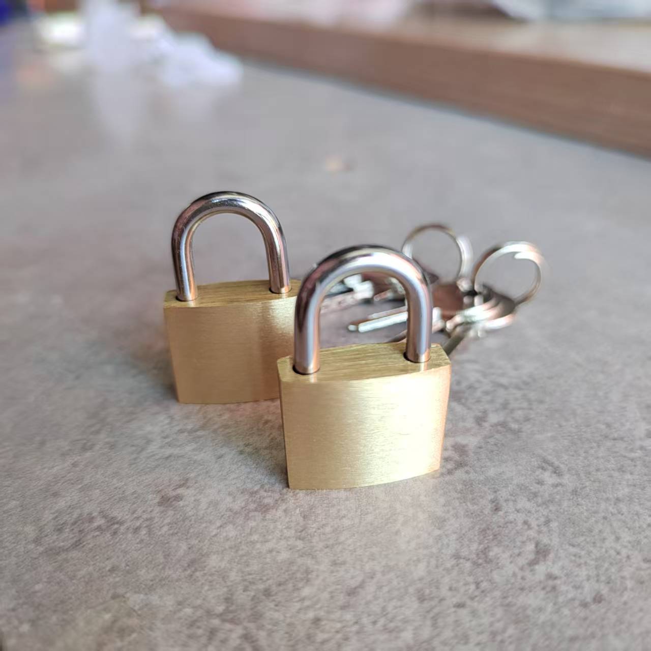 Candado de Latón con Llaves, M - Letter Opener Brass reseña y precio